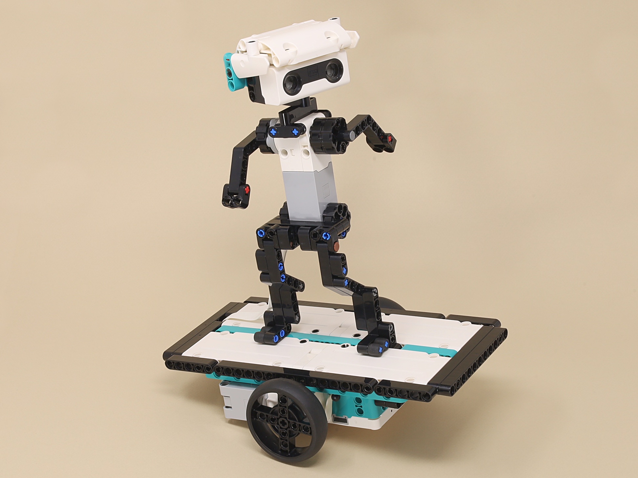 LEGO MINDSTORMS Robot Inventor custom models with building