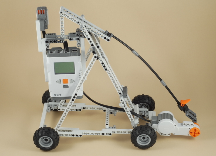 LEGO Mindstorms NXT Catapult