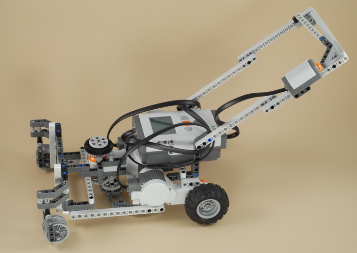 LEGO Mindstorms NXT Crazy Lawn Mower